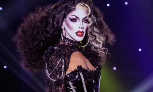  				 					Drag queen Hellena Malditta é a convidada da live Fervo das Cores 				 				