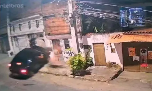  				 					Duas pessoas são atropeladas por carro no Subúrbio de Salvador 				 				