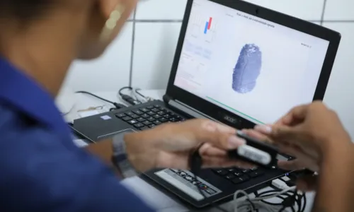  Eleitor tem um m&ecirc;s para regularizar a situa&ccedil;&atilde;o eleitoral; saiba mais 