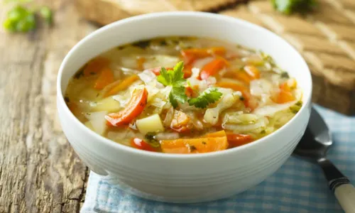 
				
					Em uma só panela: aprenda a fazer uma tradicional sopa de legumes
				
				