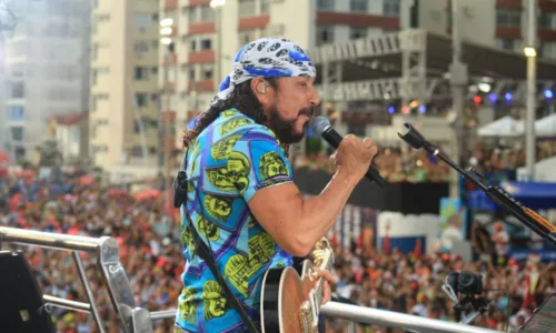 
				
					Encontros e grandes pipocas marcam 1º dia de Carnaval em Salvador
				
				