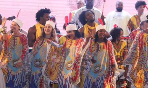 
				
					Ensaio do Cortejo Afro reúne famosos e movimenta centro de Salvador
				
				