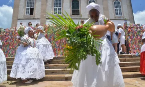 

					Entre o cortejo e as escadas: conheça a história da Lavagem do Bonfim

				
