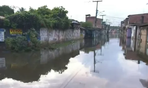  				 					Escadaria cai e alagamentos seguem: consequências da chuva em Salvador 				 				