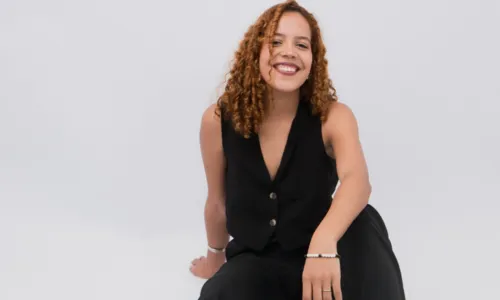  				 					Escritora Baiana Sofia Oliveira anuncia pré-venda de 1º livro 				 				