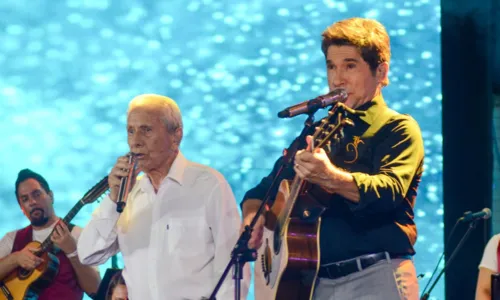 
				
					FOTOS: Daniel canta com filha de João Paulo em show comemorativo
				
				