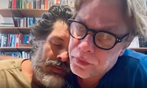 
				
					Fabio Assunção e Daniel Alvim se abraçam em vídeo após briga
				
				
