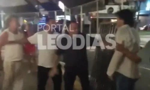 
				
					Fabio Assunção e Daniel Alvim se abraçam em vídeo após briga
				
				
