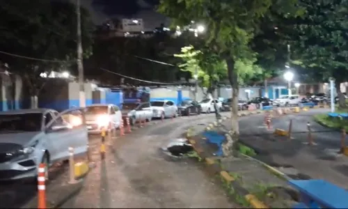 
				
					Falha na rampa do Ferry-boat revolta passageiros na fila em Salvador
				
				