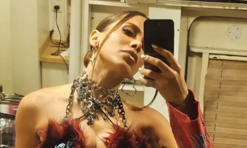 
				
					'F*do pra car*lho', diz Anitta em texto sobre carreira e novo álbum
				
				