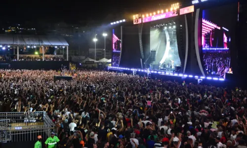 
				
					Festival virada Salvador tem efeito Baiana e 'Beyoncé' do piseiro
				
				