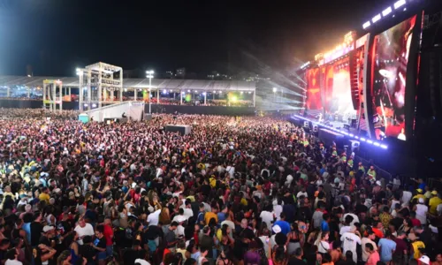 
				
					Festival virada Salvador tem efeito Baiana e 'Beyoncé' do piseiro
				
				