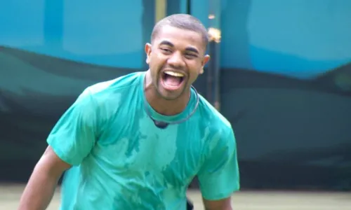  				 					Filha de Tatau impressiona web ao se transformar em Davi do 'BBB 24' 				 				