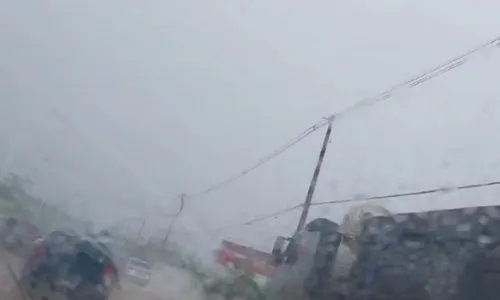 
				
					Forte chuva atinge Salvador e deixa pontos de alagamento na cidade
				
				