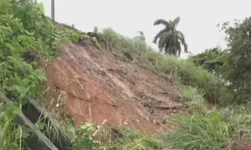 
				
					Fortes chuvas causam estragos em cidades do sul da Bahia
				
				