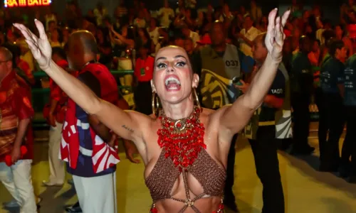 
				
					Fotos: famosos marcam presença no Desfile das Campeãs do Rio
				
				