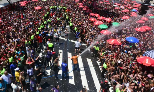 
				
					Fotos: veja 6 momentos arrasadores de Anitta puxando bloco no Rio
				
				