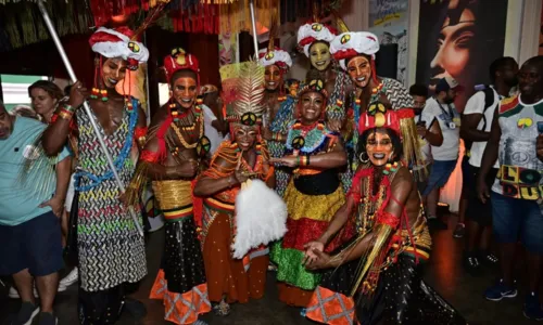 
				
					Fotos: veja como foi abertura do Carnaval com desfile do Olodum
				
				