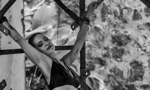  				 					'Franco-baiana': cantora Mallaika lança primeiro álbum 				 				