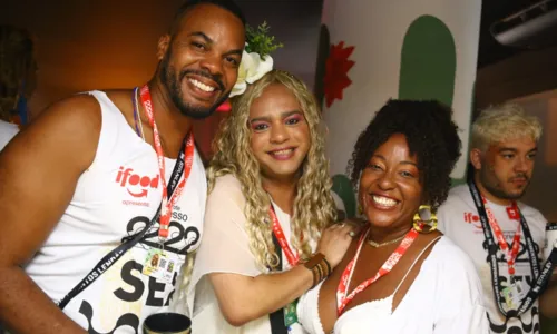 
				
					Galeria: famosos curtem 2º dia de Carnaval em Salvador
				
				