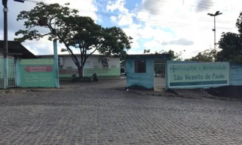  Garota de 12 anos morre em batida de carro com árvore na Bahia 
