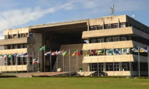 
				
					Governo da Bahia propõe reajuste de 4% para funcionalismo público
				
				