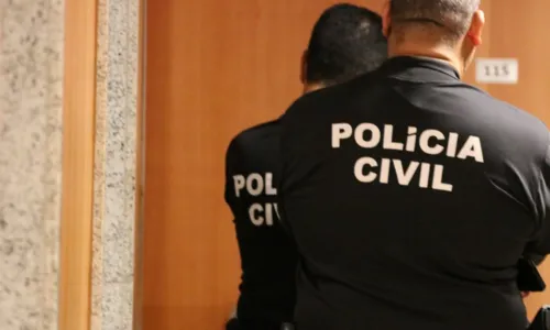 
				
					Homem acusado de agredir mulher por 4h seguidas em Salvador é preso
				
				