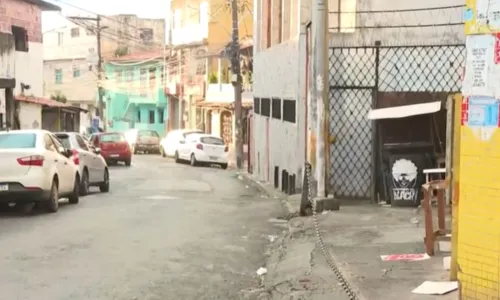 
				
					Homem é baleado dentro de casa durante tiroteio no bairro do Pero Vaz
				
				