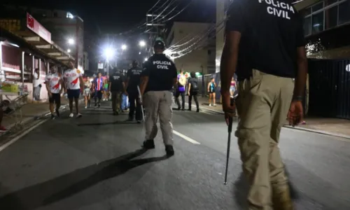 
				
					Homem é baleado no circuito Osmar durante Carnaval de Salvador
				
				