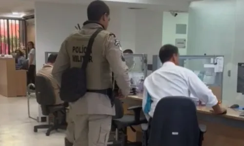 
				
					Homem é preso ao tentar registro de medicina com documentos falsos
				
				