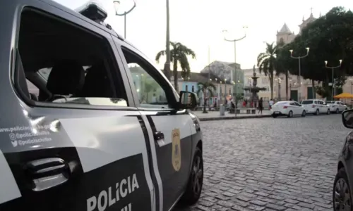 
				
					Homem é preso suspeito de roubar turistas suíços em Salvador
				
				