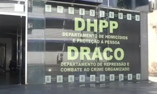  				 					Homem é procurado após agredir esposa com garrafada em Salvador 				 				
