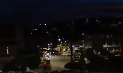  				 					Homem morre após ser vítima de bala perdida dentro de casa em Salvador 				 				