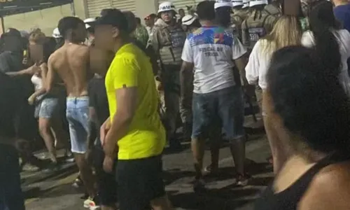 
				
					Homem morre e 3 ficam feridas após ataque a tiros em festa de carnaval
				
				
