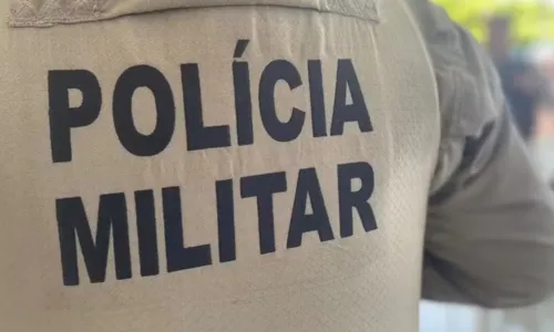 
				
					Homem morre e armas e drogas são apreendidas em bairro de Salvador
				
				