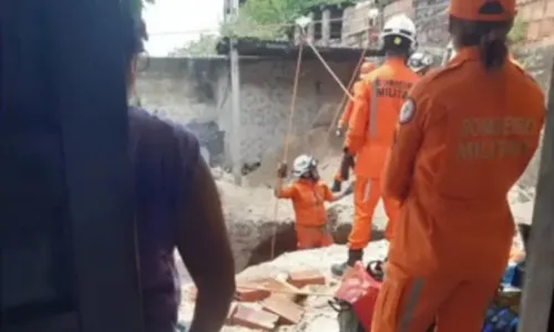 
				
					Homem morre soterrado em buraco de 4 metros no interior da Bahia
				
				