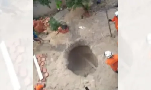 
				
					Homem morre soterrado em buraco de 4 metros no interior da Bahia
				
				