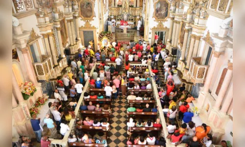 
				
					Homenagem a Santa Luzia: veja fotos da celebração em Salvador
				
				