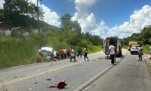 
				
					Idoso morre e 5 pessoas ficam feridas após acidente em rodovia da BA
				
				