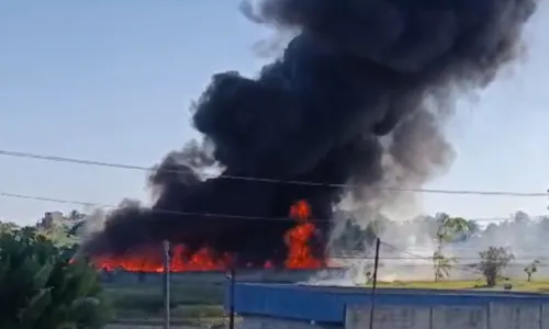 
				
					Incêndio atinge galpão de materiais recicláveis em Camaçari; VÍDEOS
				
				