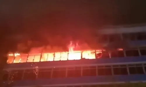 
Incêndio atinge prédio da UNEB em Águas de Menino, região de Salvador
