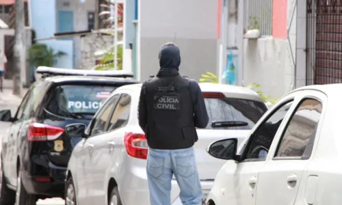 
				
					Integrantes de grupo suspeito de roubar veículos na BA são presos
				
				