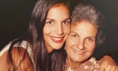  Ivete Sangalo faz declaração emocionante em memória da mãe 