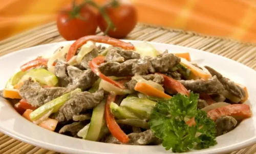 
				
					Jantar: aprenda como fazer isca de carne com legumes em 30 minutos
				
				