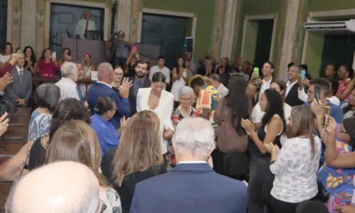  				 					Jéssica Senra recebe comenda Maria Quitéria em sessão na Câmara; FOTOS 				 				