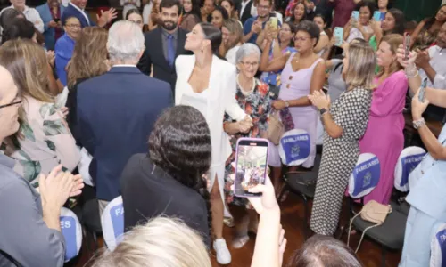  				 					Jéssica Senra recebe comenda Maria Quitéria em sessão na Câmara; FOTOS 				 				
