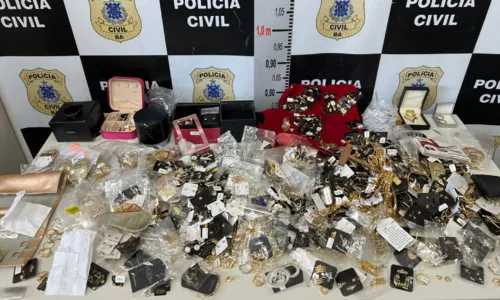  				 					Joias avaliadas em R$ 100 mil são recuperadas 4 dias após furto na BA 				 				