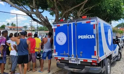 
				
					Jovem de 20 anos é morto a tiros ao lado de campo de futebol na Bahia
				
				