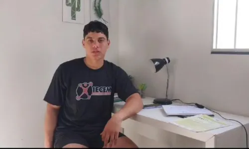 

					Jovem de Poções é um dos baianos que tirou nota mil na redação do Enem

				