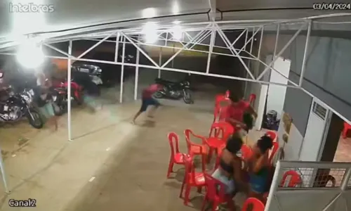 
				
					Jovem é morto com nove tiros em bar no interior da Bahia
				
				